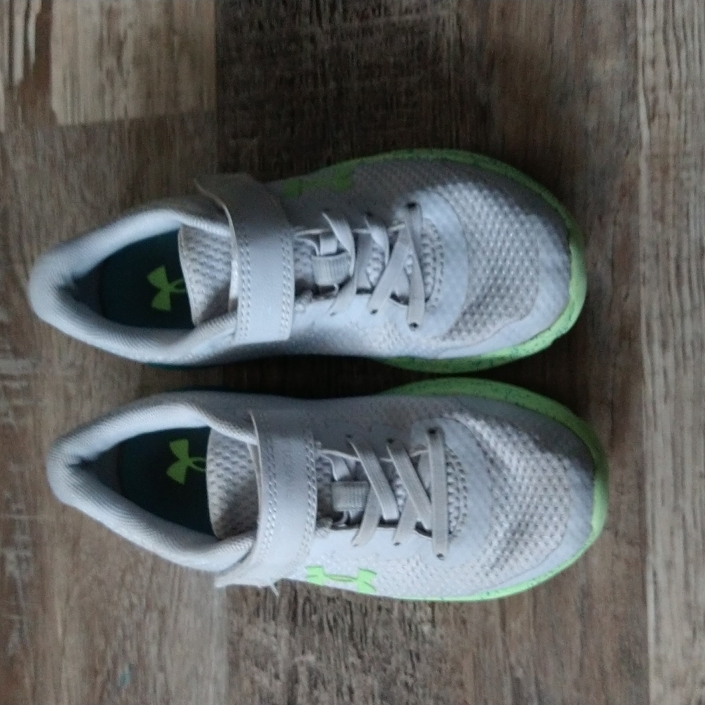 Kids tennis shoes